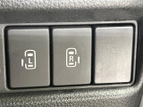 【両側パワースライドドア】スマートキーや運転席のスイッチで後席両側スライドドアの開閉が可能♪電動だから力を入れてドアを開ける必要が無く、小さなお子様でも簡単に開け閉めでき快適です♪