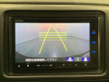 バックでの車庫入れも安心です! リアカメラが付いているバックモニター付のナビを装備しております。操作線もついており距離感も画面から確認できます。