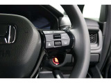 Hondaセンシングの機能のひとつ、アダプティブクルーズコントロール付!アクセルから足を離しても設定したスピードと前車との車間を保ち走行してくれます!車線維持もアシスト☆高速道路で疲労軽減ですね☆
