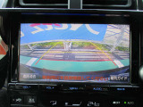 バックカメラがついているので、車庫入れをラクに行うことができます。