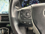 ステアリングにオーディオ操作スイッチが付いています。オーディオ画面に直接タッチしなくても操作が出来ますので、運転に集中できます。