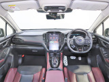 Aピラー後方の特徴的な三角窓の採用で死角も少なく視認性の良い運転席からの眺めです !!