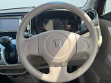 インテリアに合わせたデザインのステアリングは、運転される方のことも考え、運転しやすい形状、大きさです。是非一度、実際に触ってお確かめください。