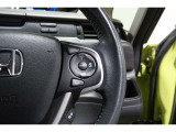 Hondaセンシングの機能のひとつ、アダプティブクルーズコントロール付!アクセルから足を離しても設定したスピードと前車との車間を保ち走行してくれます!車線維持もアシスト☆高速道路で疲労軽減ですね☆