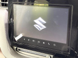 【メーカー9型ナビ】インテリアに溶け込むスタイリッシュな「専用設計」メーカーナビを装備♪視認性や操作性など基本性能にも優れ、より上質なカーライフをお楽しみいただけます。