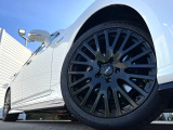 【TRD製19インチアルミホイール】大人気メーカーのホイールを装備♪軽量・高硬度のアルミホイールは、ハンドリング・加速など、走りの質を向上してくれます♪
