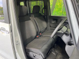 運転席まわりには十分なスペースがあり、大柄な方でもゆったり運転していただける環境です。