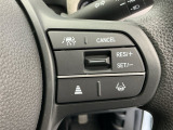 アクセルから足を離しても設定したスピードを保ち走行し、高速道路での疲労軽減に役立つクルーズコントロール付きです!