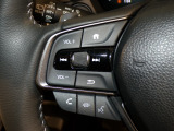 【ステアリングリモコン】ステアリングにオーディオ調節可能なスイッチが装備されていますので運転中でも視線をそらさずにオーディオの調節が可能です!