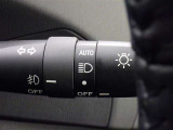 【オートライト】車外の明るさに応じて、自動的にライトの点灯・消灯をしてくれます。