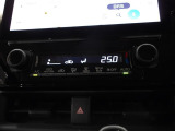 車内の温度管理に便利なオートエアコン☆
