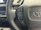 運転中、オーディオの操作をしてて、ハッとしたことはありませんか?ステアリングスイッチは、運転中でもハンドルでオーディオの操作が可能です。安全なドライブをサポートします。