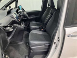 【運転席・助手席シート】いたみ、汚れなどは少なく、全体的に良好な状態です。