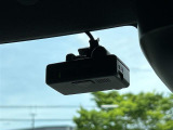 【ドライブレコーダー】映像・音声などの運転中の記録を残します。事故などを起こした起こされた時の証拠になりえますので、もしも時でも安心ですね。