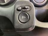 狭い駐車場で便利な電動格納ドアミラーが付いています。