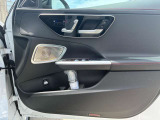 【メモリー付きパワーシート】3名までのシートポジションを記憶できるパワーシート!運転席のみ、ドアミラー・ステアリング位置も記憶可能です。高速道路などでの、運転交代時などに便利な機能です☆