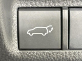 【パワーバックドア】スマートキーや運転席のボタンを押すだけでリアゲートが自動で開閉します!荷物を持っている時や、高い位置にあるバックドアを閉める際に便利な機能です♪
