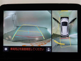 パノラミックビューモニター付きです。車両を上から見たような映像をモニター画面に表示。運転席からの目視では見にくい、車両周辺の状況をリアルタイムでしっかり確認できます。