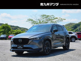 中古車専門再生工場にて熟練専任スタッフが丁寧に清掃、仕上げを実施しております。また、お客様に安心してご検討いただける様、公取協が定める基準に基づき車両検査を実施し、車両状態評価証を発行しております。