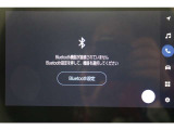Bluetooth機能搭載。車とスマホやiPhoneをペアリングしておけばハンズフリー電話はもちろん、スマホやiPhone内の音楽を車のスピーカーで流すこともできますよ。