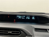 センターメーターは視点移動が少なく、長時間の運転でも疲れにくいそうです!スピードメーターは大きくて見やすいデジタル表示!