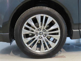 純正のアルミホイール装着車です。タイヤサイズは225/55R19です。