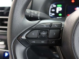ステアリングスイッチ付き。前方から目を離すことなく操作することが可能です。