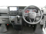 運転席からの視界はこんな感じです☆お気軽にご来店いただき、実際に座って是非お確かめください。ドライバーに寄り添う快適な操作フィールをもたらすステアリングです。