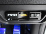 有料道路をキャッシュレスで通行できるETC車載器付きです。運転席足元に設置されています。ETCセットアップ費用は含まれておりません。別途必要となります。