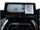 パノラミックビューモニター装備!トップビュー&フロントビュー・車両に取り付けたフロント、サイド、バックカメラの映像を合成して画面上に表示させることで、低速時の運転を補助する装置です。