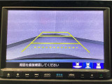 【バックカメラ】運転が苦手な方も車庫入れラクラクです!ギアをリバースに入れれば自動的に切り換わりますので、面倒な操作は不要です♪狭い駐車場もお車を傷つけず安心ですね!