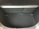 トランクルーム!後ろのシートは片方ずつ倒せます。乗る人や積む荷物に応じてアレンジが可能ですので多彩に使えてとても便利です。
