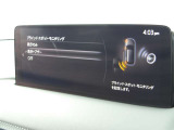 BSMは、車線変更時における運転者の後方確認を支援するシステムです。自車の後方から接近する車両を検知すると、接近表示灯(ミラーに設置)         と警報音で運転者に危険を知らせます。