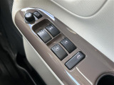 【電動格納ミラー】ドライバーの目線に合わせ、ミラーの上下左右調整が可能です。
