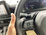 マニュアル車のような感覚で、ワインディングロードでも車を操れるパドルシフト付きです。長い下り坂でのエンジンブレーキや、高速道路の合流の際の加速も思いのままに操ることができ楽しめます