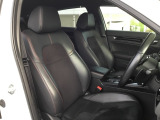 シートはフィット性も良く、楽な運転姿勢を保てます。