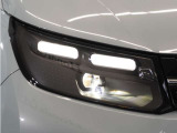 【LEDヘッドライト+デイタイムランニングランプ】主流のLEDヘッドライトに、日中でも他者からの視認性を良くするデイタイムランニングランプ装備!スタイリッシュでかっこよく仕上がっています。