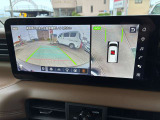 360℃真上から見下ろした映像が映し出されるアラウンドビューモニター搭載☆安全安心ですね♪