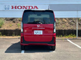 リアにはクリアレンズ使用のリアコンビネーションランプを装備!