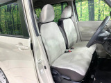運転席まわりには十分なスペースがあり、大柄な方でもゆったり運転していただける環境です。