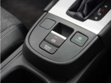 オートブレーキホールド機能付き電子パーキングブレーキ!ブレーキペダルを足から離しても停車状態を保ちます。アクセルを踏めば自動でブレーキが解除され、発進可能!
