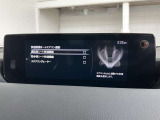 【快適オートエアコン】エアコンをAutoに設定すると、室内の温度を車両が判断します。ステアリングヒーターのON/OFFとシートヒーター3段階の暖かさを自動的に調節します。寒い季節にはうれしい装備です。