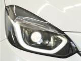 【LEDヘッドライト+デイタイムランニングランプ】主流のLEDヘッドライトに、日中でも他者からの視認性を良くするデイタイムランニングランプ装備!スタイリッシュでかっこよく仕上がっています。