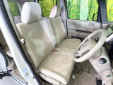 運転席シート廻りは使用感も少なく、良好な状態となっています。前オーナー様が丁寧に使っていたことがよくわかりますね。