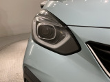 LEDヘッドライトは、点灯の瞬間から最大光量を発揮し、突然暗くなるトンネルなどでの安定感を高めます。