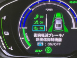 【ホンダセンシング】走行中に前方の車両等を認識し、衝突しそうな時は警報とブレーキで衝突回避と被害軽減をアシスト。より安全にドライブをお楽しみいただけます。