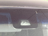 【スマートアシスト】走行中に前方の車両等を認識し、衝突しそうな時は警報とブレーキで衝突回避と被害軽減をアシスト。より安全にドライブをお楽しみいただけます。