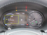 メーター中央に、様々な車両情報を表示してくれる、ディスプレイがついています。