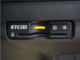 ◆ETC2.0装着◆進化したドライブ体験。料金収受システムだけだったETCが生まれ変わって、高速道路を賢く使うETC2.0に進化しました。多彩な情報サービスが便利で快適なドライブ体験を提供します。