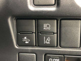 【TOYOTA SAFETY SENSE】走行中に前方の車両等を認識し、衝突の可能性がある時は警報音とブレーキで衝突回避と被害軽減をアシストしてくれます。